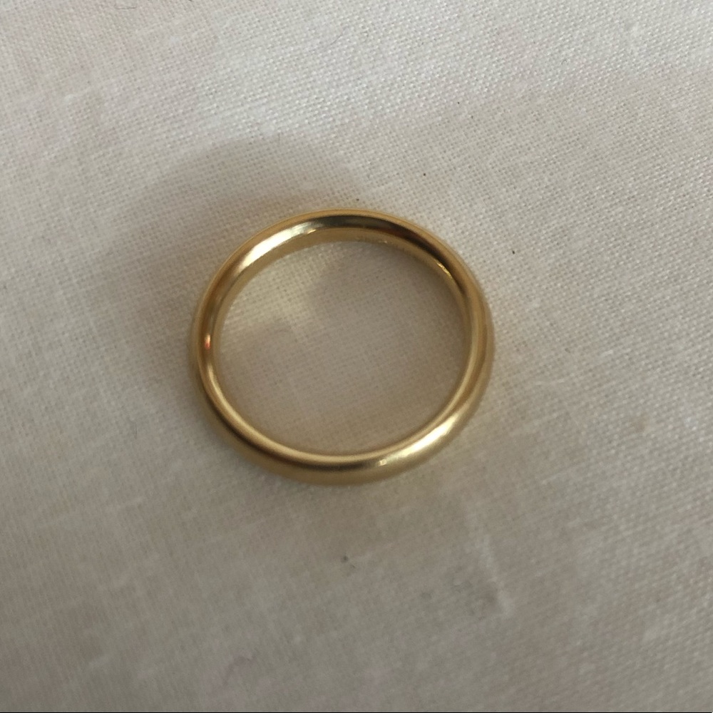 Gold Ring - Picture 2 of 4